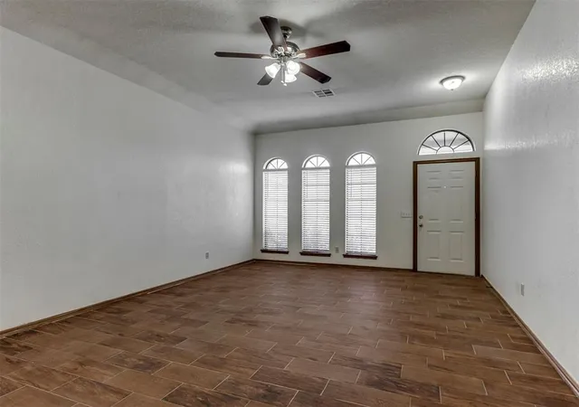 3rd image of 11508 Wallace Ave, Oklahoma City, OK 73162 | MLS# 1218722