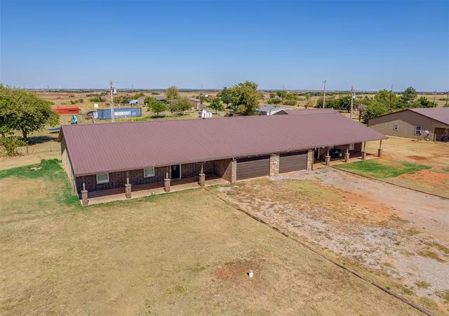 2nd image of 2801 Cobalt Ct, Piedmont, OK 73078