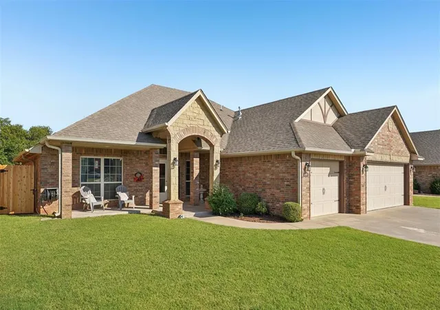 1st image of 2901 Morgan Trace Rd, Yukon, OK 73099 | MLS# 1218890