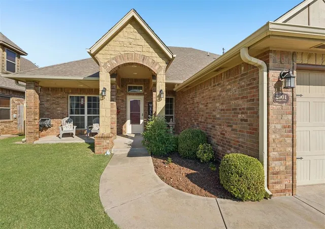 2nd image of 2901 Morgan Trace Rd, Yukon, OK 73099 | MLS# 1218890