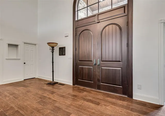 Photo 3 of Single family home for sale at 4212 Water Front Cir, Norman, OK 73072 | MLS# 1218939 | Listing updated on 2026-10-07