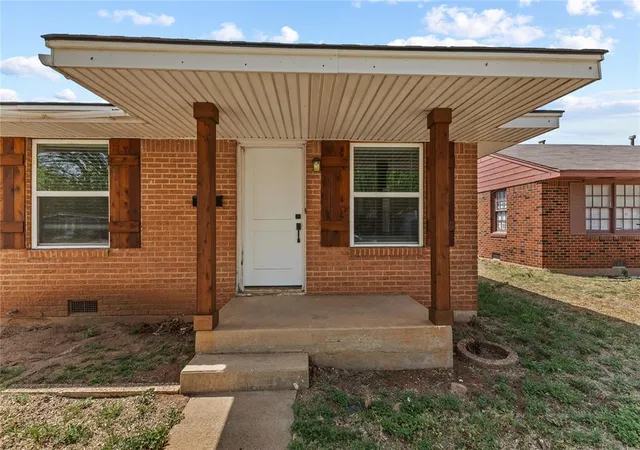Homes for sale in Clinton, OK | 700 Santa Fe St, Clinton, OK 73601 | MLS# 1219034
