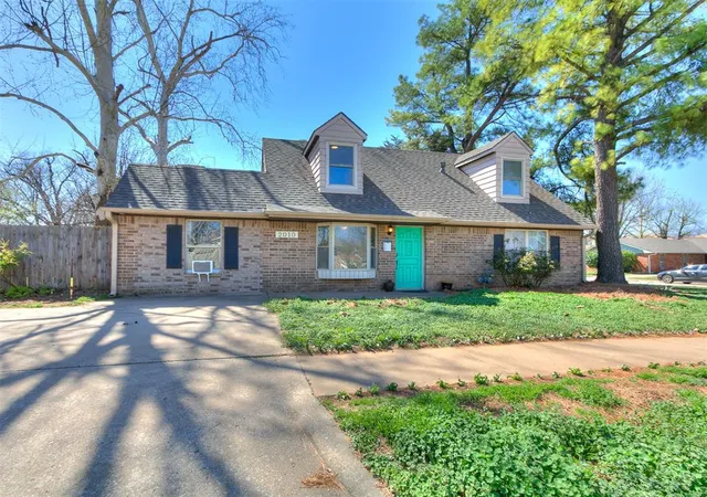 2nd image of 2010 W Brooks St, Norman, OK 73069 | MLS# 1219167