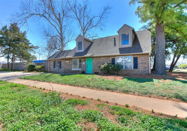 3rd image of 2010 W Brooks St, Norman, OK 73069 | MLS# 1219167