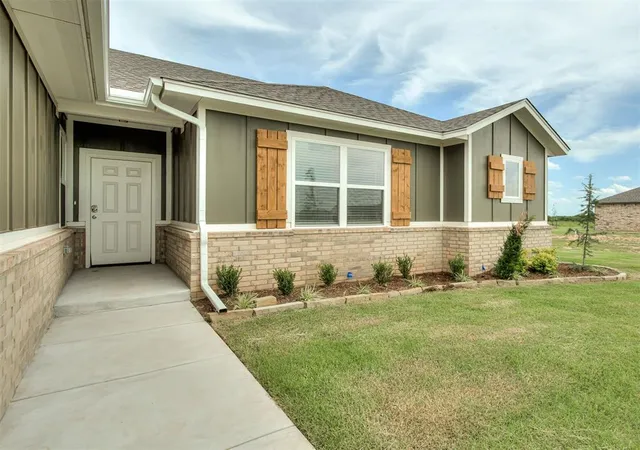 3rd image of 3390 Manning Farms Blvd, El Reno, OK 73036 | MLS# 1219356