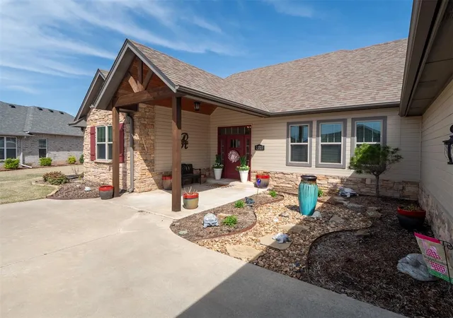 2nd image of 2727 Woodlawn Ct, Shawnee, OK 74804 | MLS# 1219416