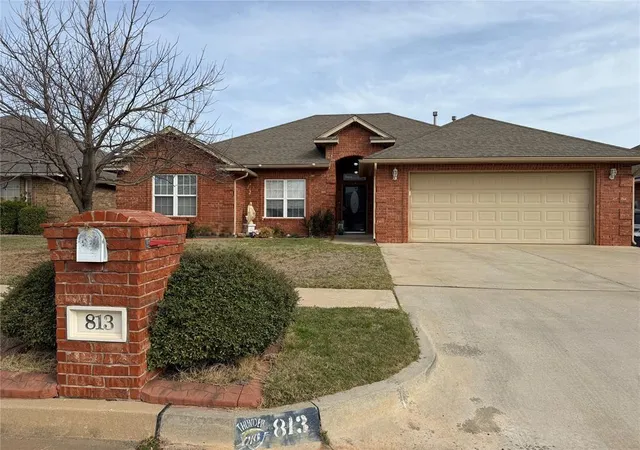 2nd image of 813 Sw 161st St, Oklahoma City, OK 73170 | MLS# 1219422
