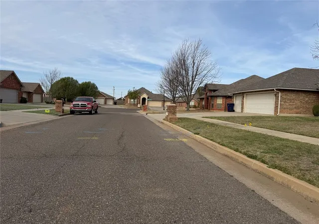 3rd image of 813 Sw 161St St, Oklahoma City, OK 73170 | MLS# 1219422