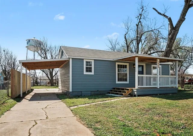 Photo 3 of Single family home for sale at 1907 W Oklahoma Ave, Guthrie, OK 73044 | MLS# 1219566 | Listing updated on 2026-09-29
