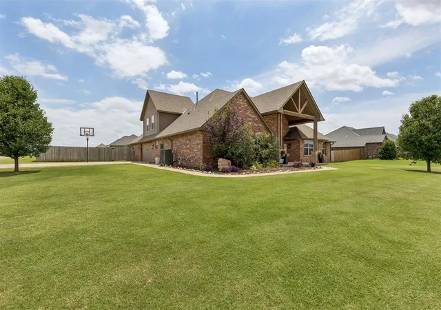 Homes for sale in Piedmont, OK | 4024 Southridge Ln, Piedmont, OK 73078 | MLS# 1219708