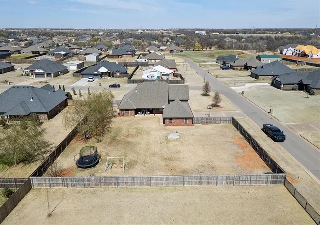 Homes for sale in Piedmont, OK | 4024 Southridge Ln, Piedmont, OK 73078 | MLS# 1219708