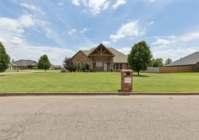 Homes for sale in Piedmont, OK | 4024 Southridge Ln, Piedmont, OK 73078 | MLS# 1219708