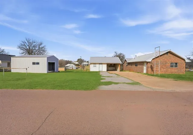 Homes for sale in Sayre, OK | 1013 N 3rd St, Sayre, OK 73662 | MLS# 1219772