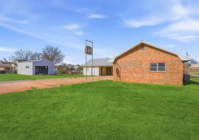 Homes for sale in Sayre, OK | 1013 N 3rd St, Sayre, OK 73662 | MLS# 1219772