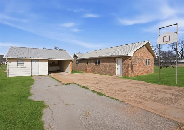 Homes for sale in Sayre, OK | 1013 N 3Rd St, Sayre, OK 73662 | MLS# 1219772