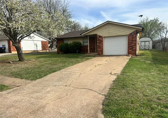 Homes for sale in Noble, OK | 502 Holsey Dr, Noble, OK 73068 | MLS# 1219808