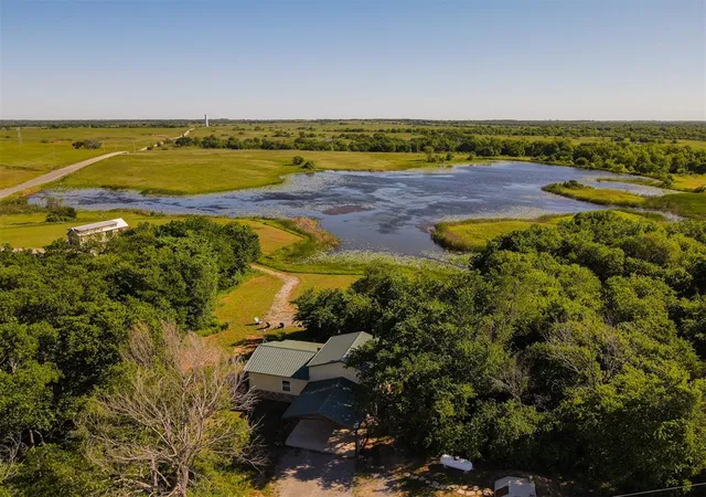Homes for sale in Pauls Valley, OK | 12835 N County Road 3270, Pauls Valley, OK 73075 | MLS# 1219869
