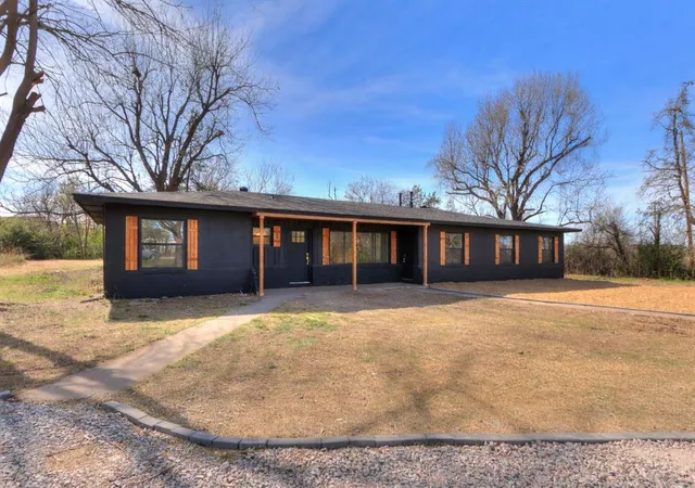 1st image of 300 Oak St, Oklahoma City, OK 73110 | MLS# 1219925