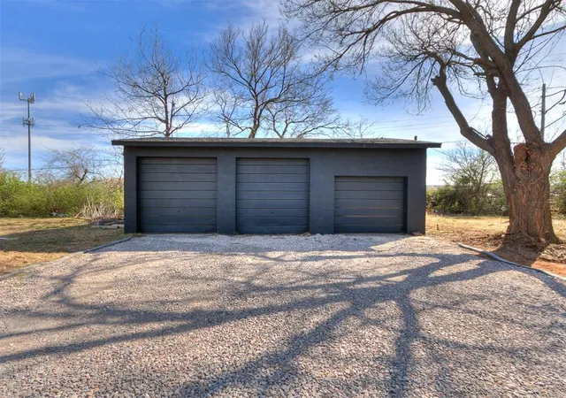4th image of 300 Oak St, Oklahoma City, OK 73110 | MLS# 1219925