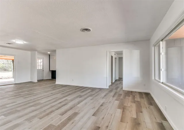5th image of 300 Oak St, Oklahoma City, OK 73110 | MLS# 1219925