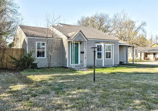 3rd image of 1427 W Chickasha Ave, Chickasha, OK 73018 | MLS# 1219980