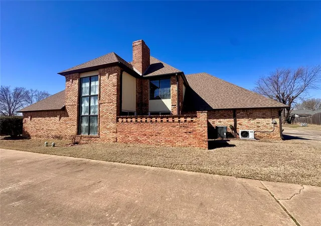 Photo 4 of Townhouse for sale at 2607 N Greenbriar Pl, Seminole, OK 74868 | MLS# 1220070 | Listing updated on 2026-06-01
