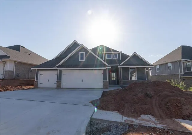 Photo 2 of Single family home for sale at 3009 Arbor Hl Dr, Edmond, OK 73034 | MLS# 1220091 | Listing updated on 2026-08-28