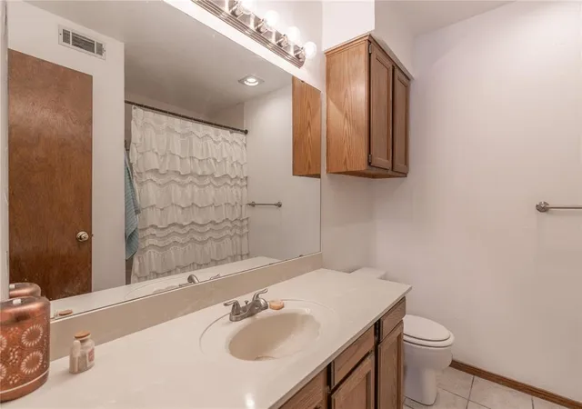 Homes for sale in Oklahoma City, OK | 4400 N Hemingway Drive, Oklahoma City, OK 73118 | Houzeo