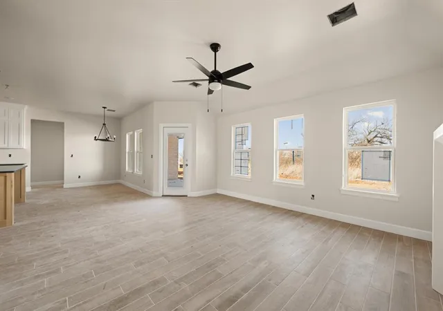 Photo 4 of Single Family Residence at 12505 Dolche Vita Dr, Yukon, OK 73099 | MLS# 1220123 | | Sold on 2026-05-08