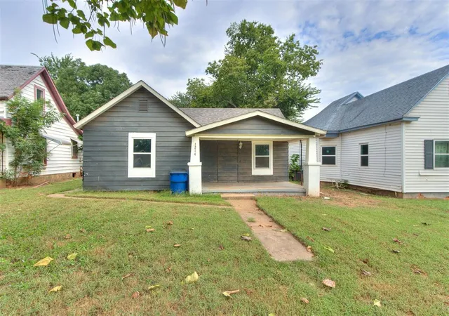 3rd image of 1214 W Logan, Guthrie, OK 73044 | MLS# 1220211