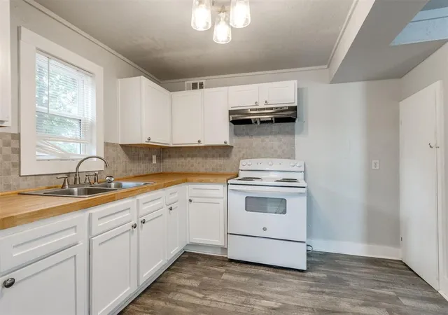 5th image of 1214 W Logan, Guthrie, OK 73044 | MLS# 1220211