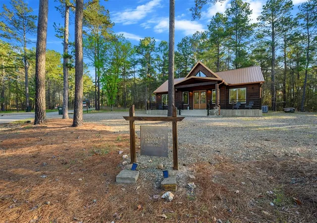 Photo 2 of Single family home for sale at 200 Iti Hina Trl, Broken Bow, OK 74728 | MLS# 1220233 | Listing updated on 2026-09-21