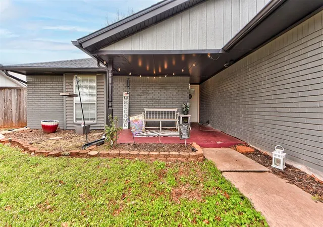 Photo 3 of Single family home for sale at 1004 S Neptune Rd, Edmond, OK 73003 | MLS# 1220245 | Listing updated on 2026-08-28