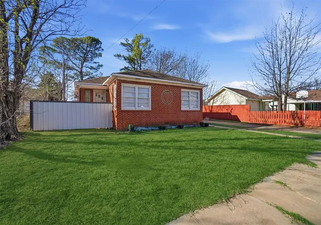 Homes for sale in Mangum, OK | 408 W Taylor St, Mangum, OK 73554 | MLS# 1220286