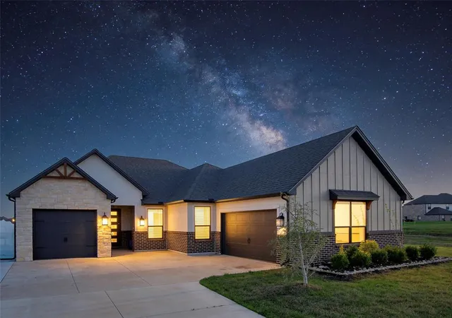 1st image of 2261 Jackson Ln, Blanchard, OK 73010 | MLS# 1220293