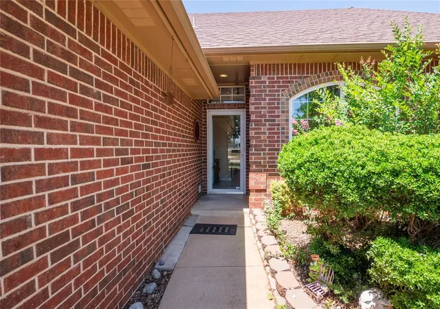 Photo 3 of Single family home for sale at 1221 NW 181st Street, Edmond, OK 73012 | MLS# 1220322 | Listing updated on 2026-06-19