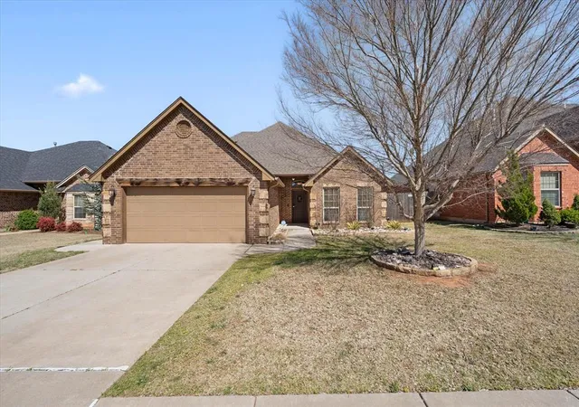 2nd image of 18516 Haslemere Ln, Edmond, OK 73012 | MLS# 1220325