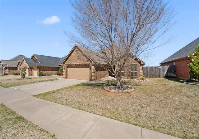 4th image of 18516 Haslemere Ln, Edmond, OK 73012 | MLS# 1220325