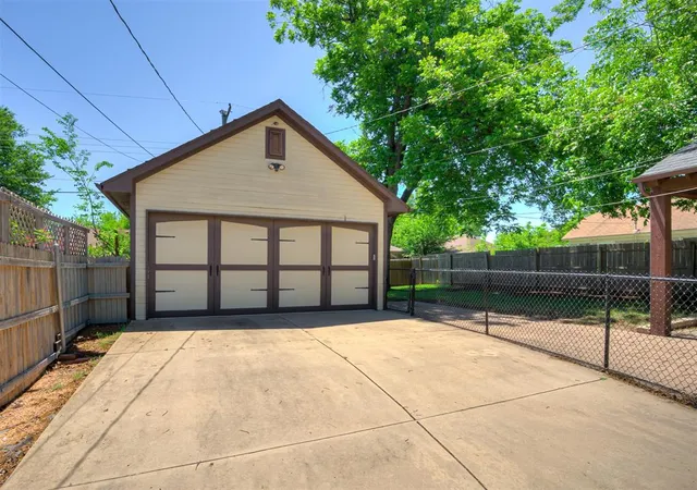 Photo 2 of Single family home for sale at 2040 Nw 21st Street, Oklahoma City, OK 73106 | MLS# 1220358 | Listing updated on 2026-09-18