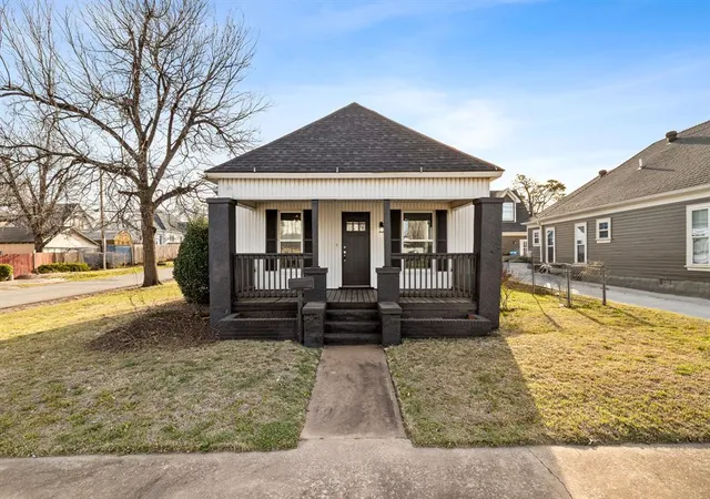 Homes for sale in El Reno, OK | 1001 S Rock Island Ave, El Reno, OK 73036 | MLS# 1220387