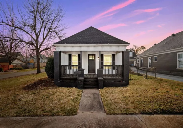 Homes for sale in El Reno, OK | 1001 S Rock Island Ave, El Reno, OK 73036 | MLS# 1220387