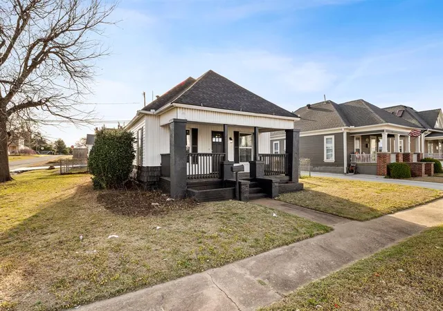 Homes for sale in El Reno, OK | 1001 S Rock Island Ave, El Reno, OK 73036 | MLS# 1220387