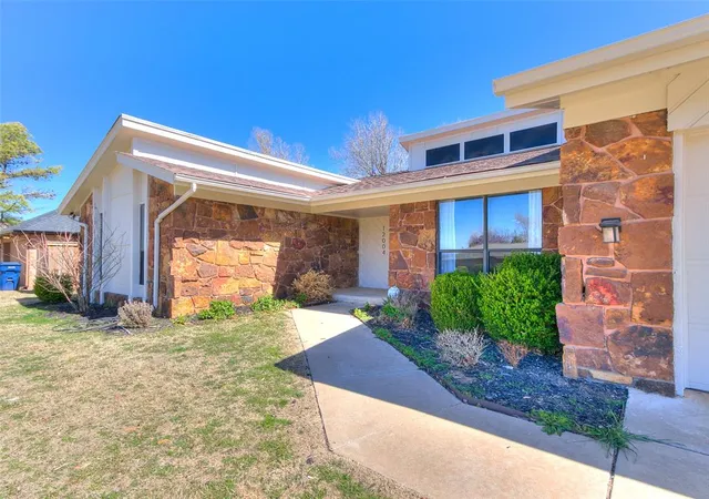 3rd image of 12004 Royal Coach Dr, Yukon, OK 73099 | MLS# 1220505