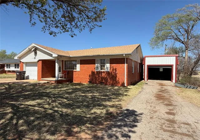 Homes for sale in Sentinel, OK | 709 E E N Boundary Hwy, Sentinel, OK 73664 | MLS# 1220581