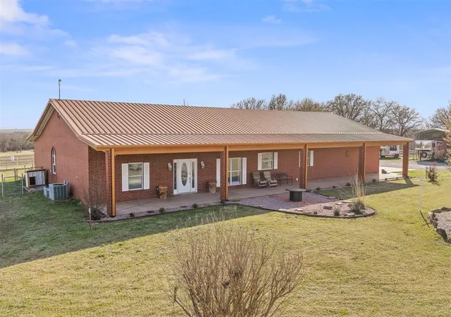 Homes for sale in Wynnewood, OK | 28256 N County Road 3210, Wynnewood, OK 73098 | MLS# 1220582