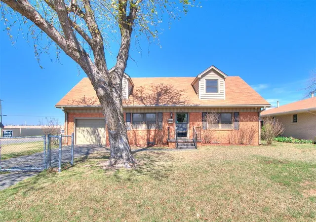 Homes for sale in Warr Acres, OK | 5737 Nw 47th St, Warr Acres, OK 73122 | MLS# 1220595