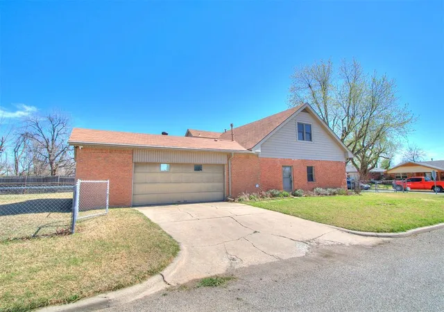 Homes for sale in Warr Acres, OK | 5737 Nw 47Th St, Warr Acres, OK 73122 | MLS# 1220595