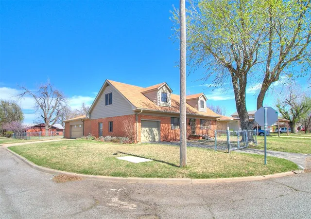Homes for sale in Warr Acres, OK | 5737 Nw 47Th St, Warr Acres, OK 73122 | MLS# 1220595