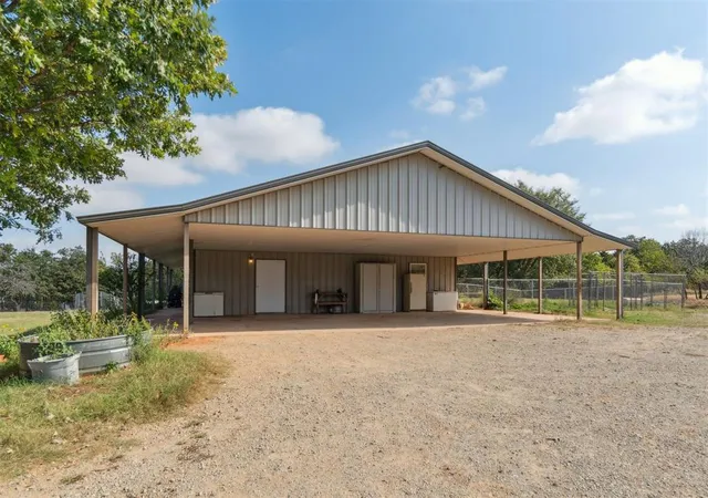 Photo 3 of Single family home for sale at 26556 Elm Rd, Blanchard, OK 73010 | MLS# 1220628 | Listing updated on 2026-08-15
