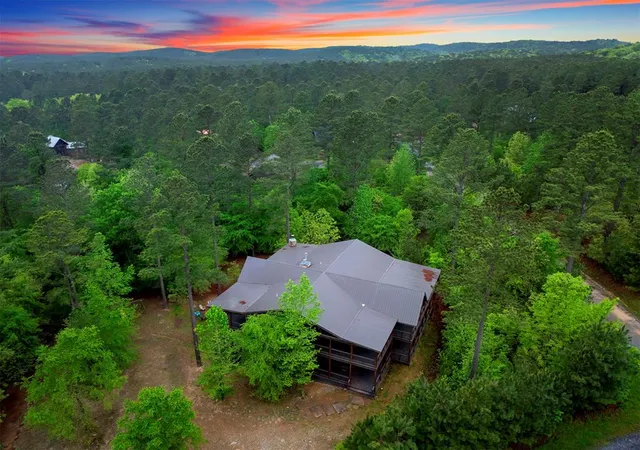 Photo 3 of Single family home for sale at 29 Moonseed Cir, Broken Bow, OK 74728 | MLS# 1220681 | Listing updated on 2026-04-16